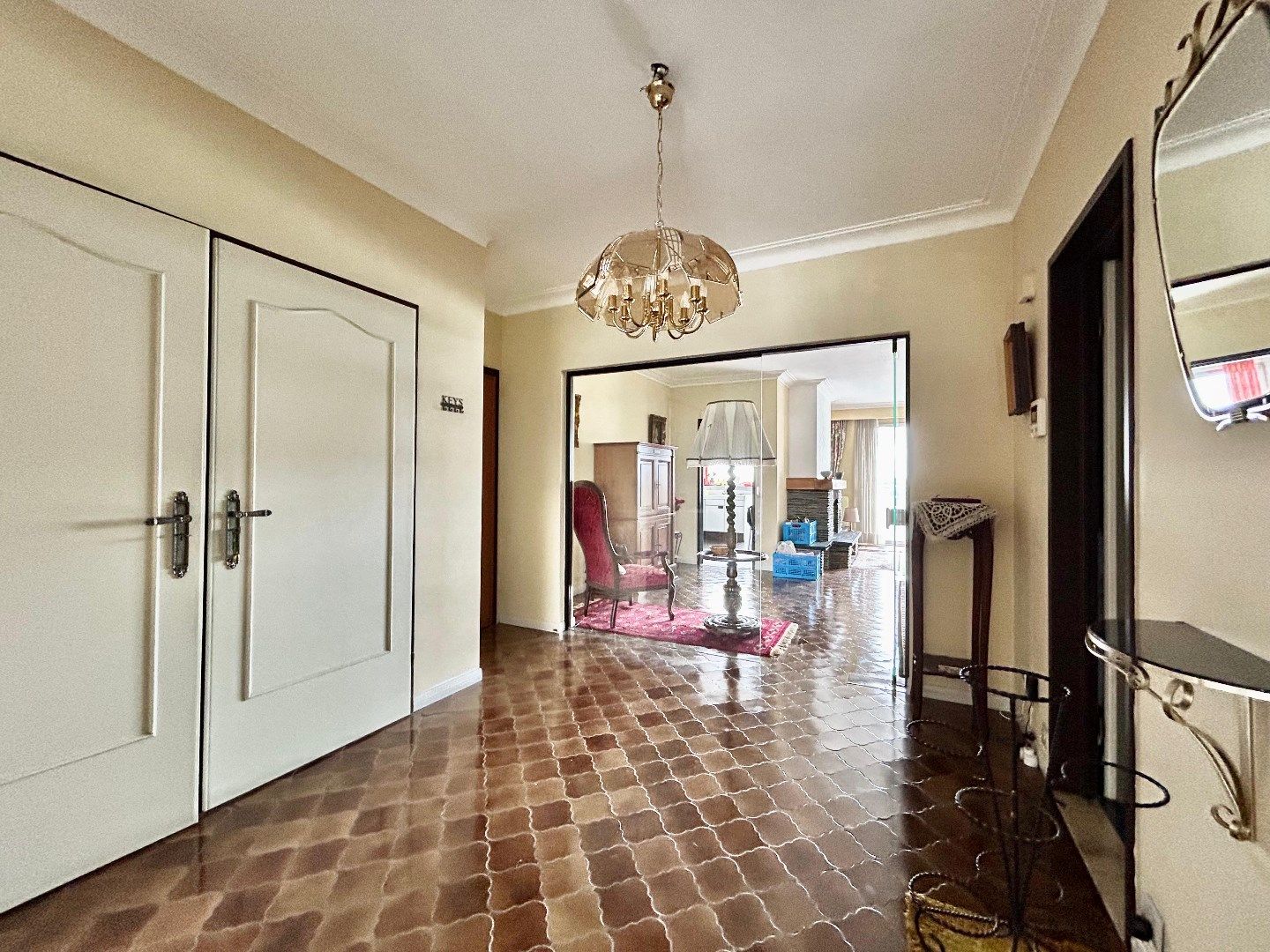 Mooi verzorgd en ruim 2slpk appartement met berging en autostaanplaats foto 6