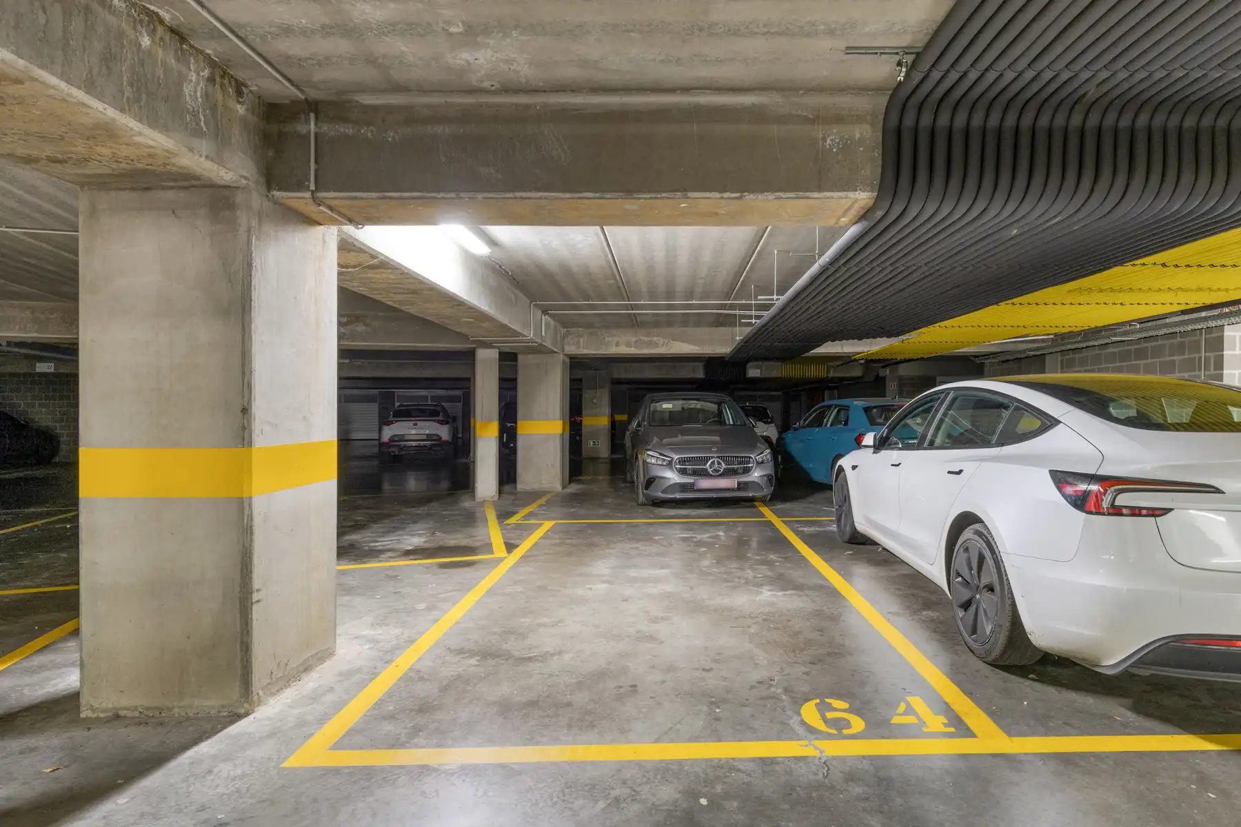 3 slaapkamer, 2 badkamer appartement met terras en parkings foto 21