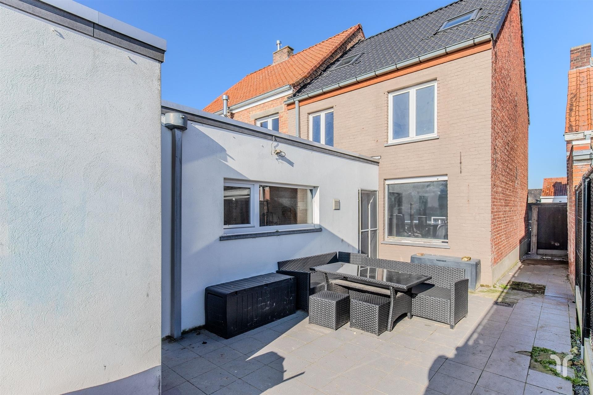 Op te frissen woning te Torhout met zonnige tuin. foto 15