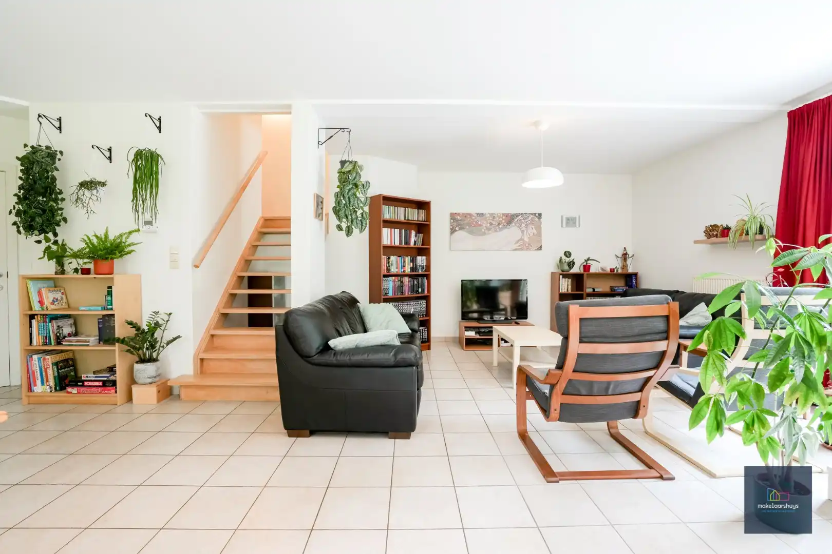 Ruime en  instapklare halfopen bebouwing met tuin  foto 9