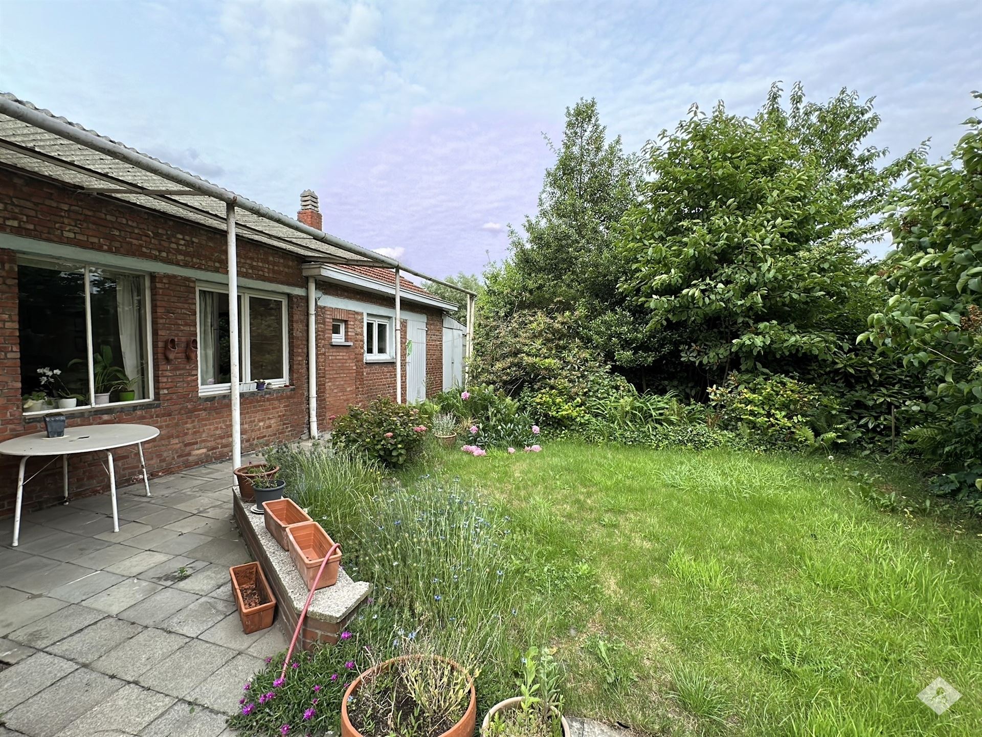 Charmante op te frissen woning met veel potentieel foto 17
