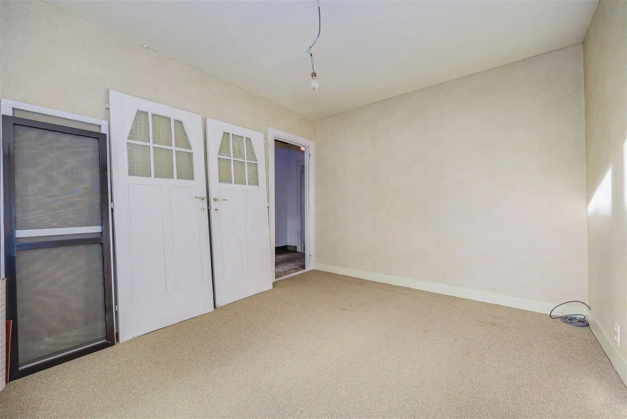 Te renoveren woning met 4 - 5 slk en garage foto 26