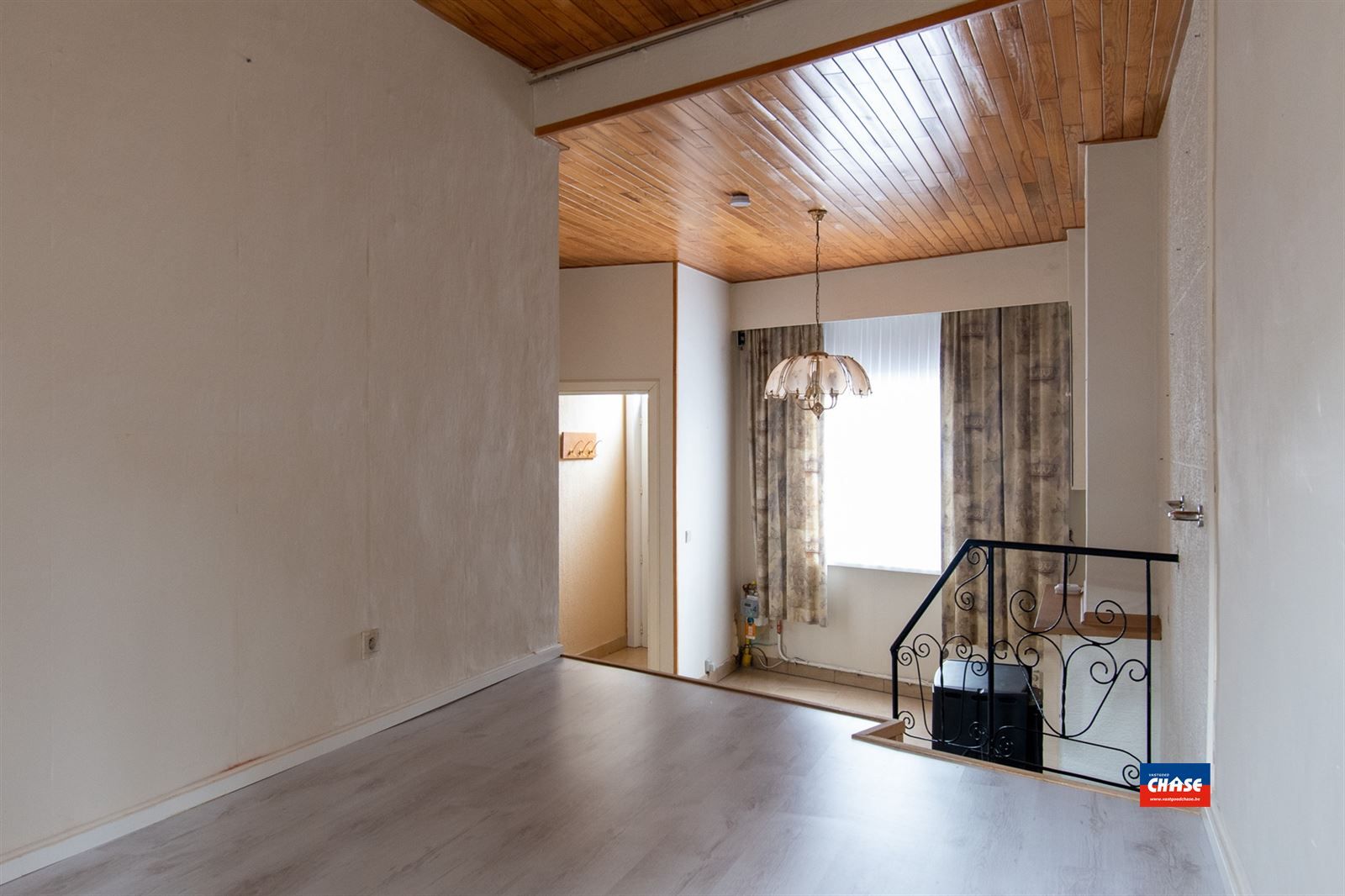 Te renoveren starterswoning met 2 slaapkamers en koertje foto 4