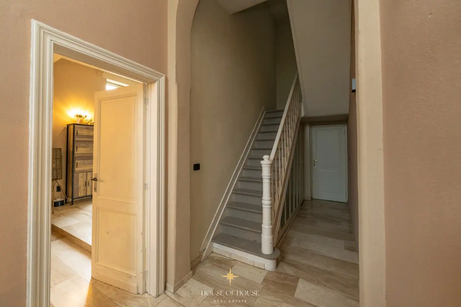 Exceptionele eigendom: Oude Gemeenteschool met directeurswoning , 3 appartementen en studio – zonder renovatieverplichting & mogelijkheid vakantieverhuur foto 8