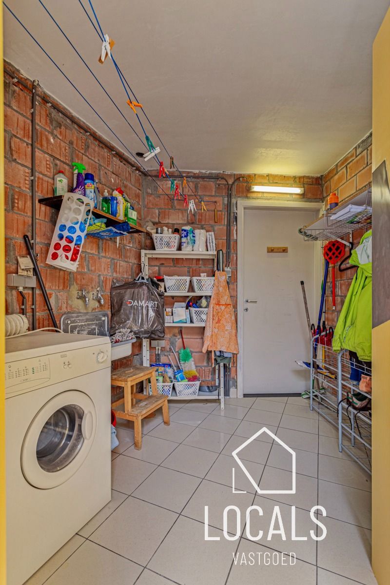 Goed gelegen woning met 4 slaapkamers, tuin & garage foto 11