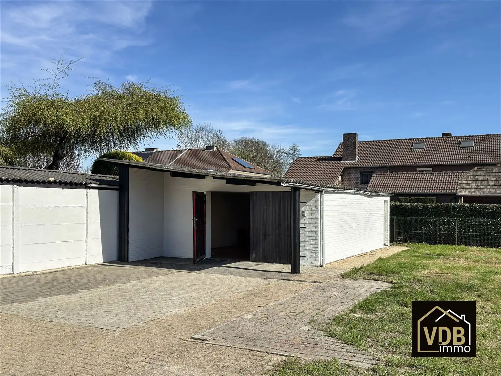 HALF OPEN BEBOUWING MET 4 SLAAPKAMERS EN GROTE GARAGE foto 28