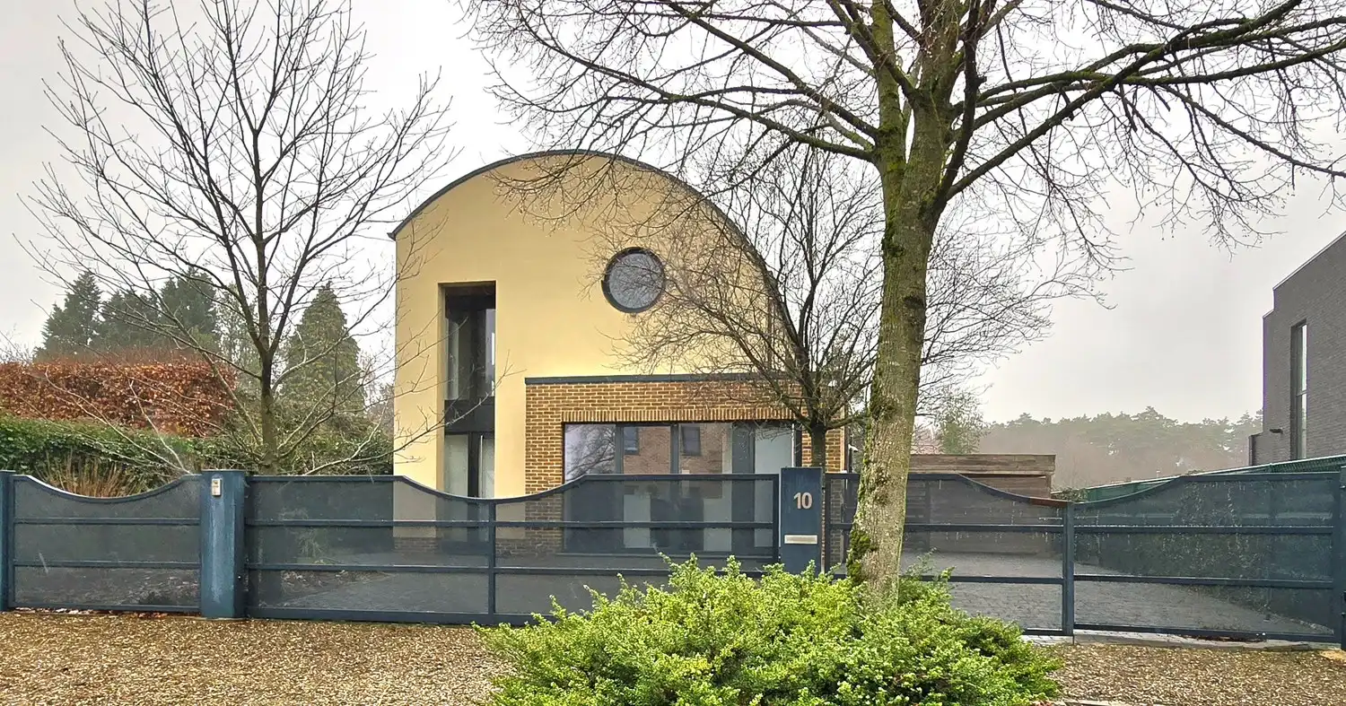 Ruime moderne woning op een perceel van 10a 12ca in een rustige, bosrijke omgeving te koop foto 2