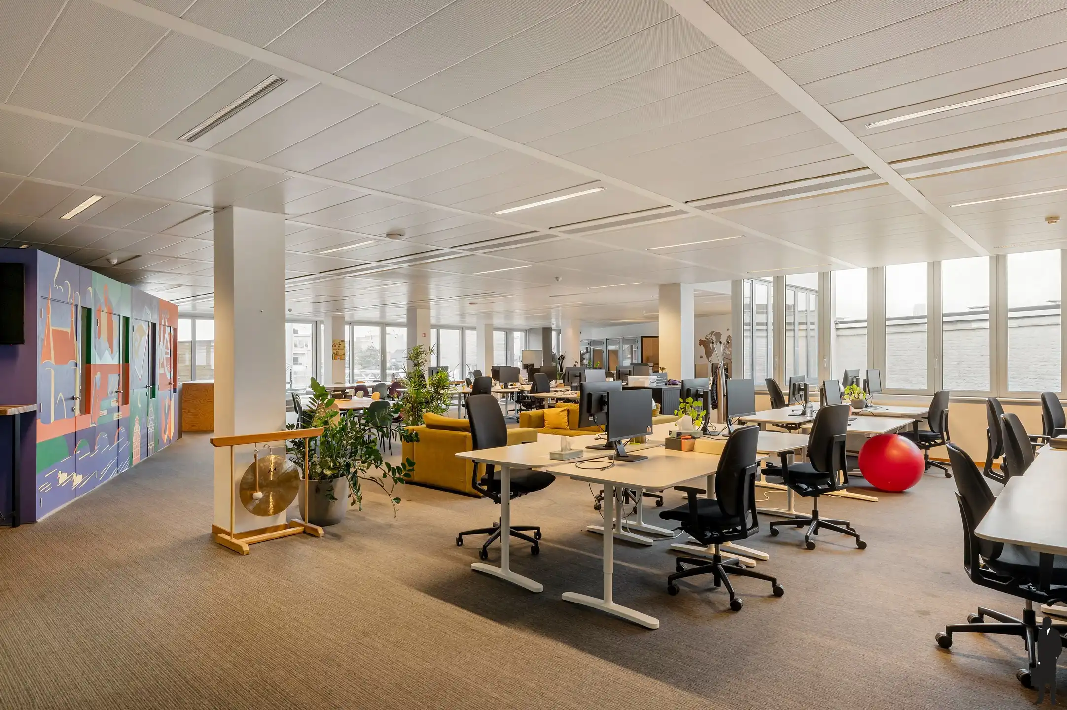 4 gerenoveerde kantoorruimtes (geheel of gedeeltelijk te huren) in een karaktervolle geklasseerde herenwoning met uitstekende bereikbaarheid en ruime parkeervoorzieningen. foto 21