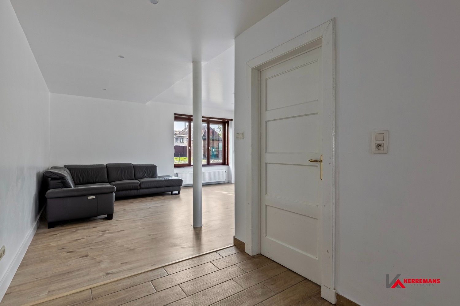 Half open bebouwing met 4 slaapkamers, tuin en garage. foto 5