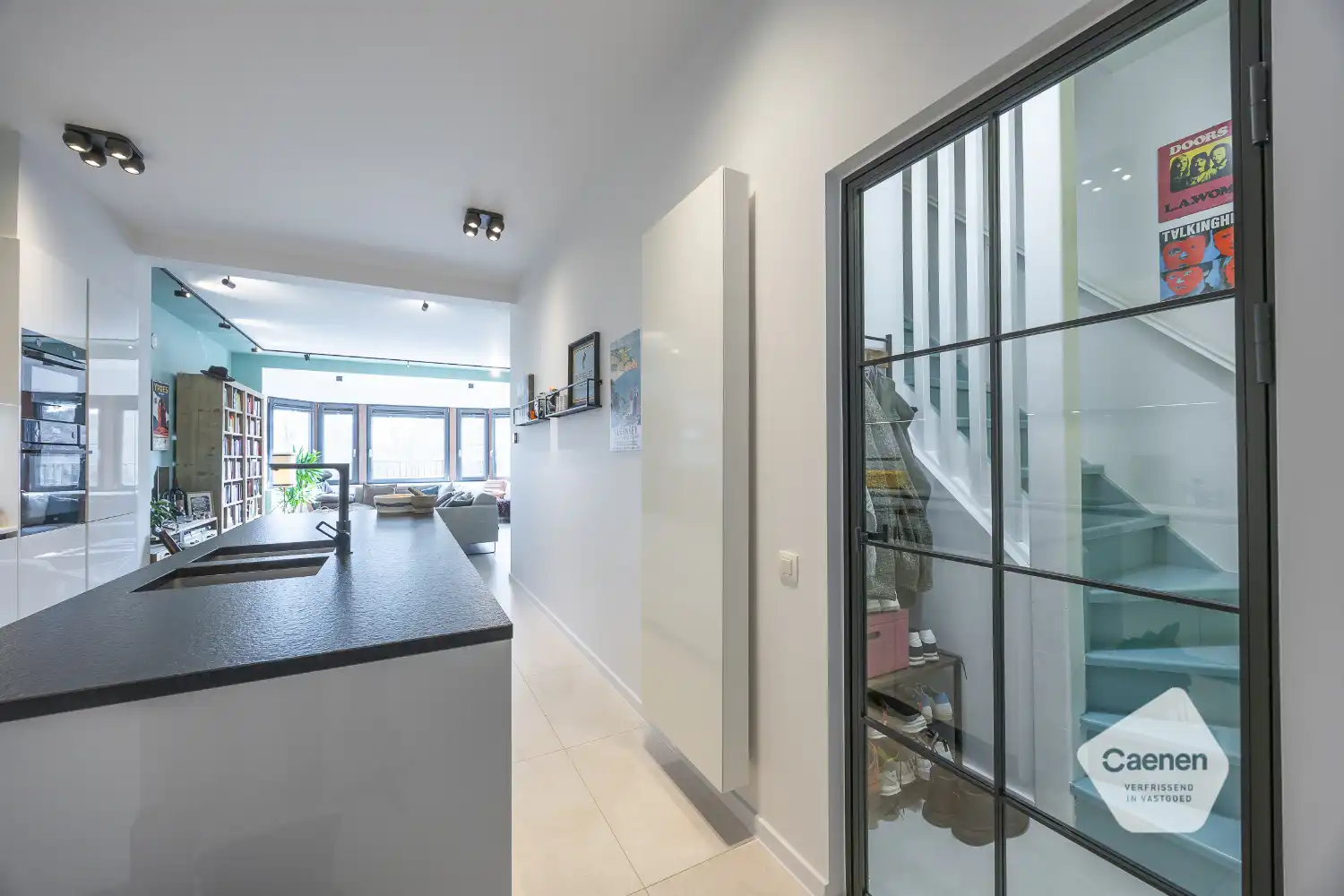 Ruim gerenoveerd drie slaapkamer appartement nabij centrum Oostende foto 14