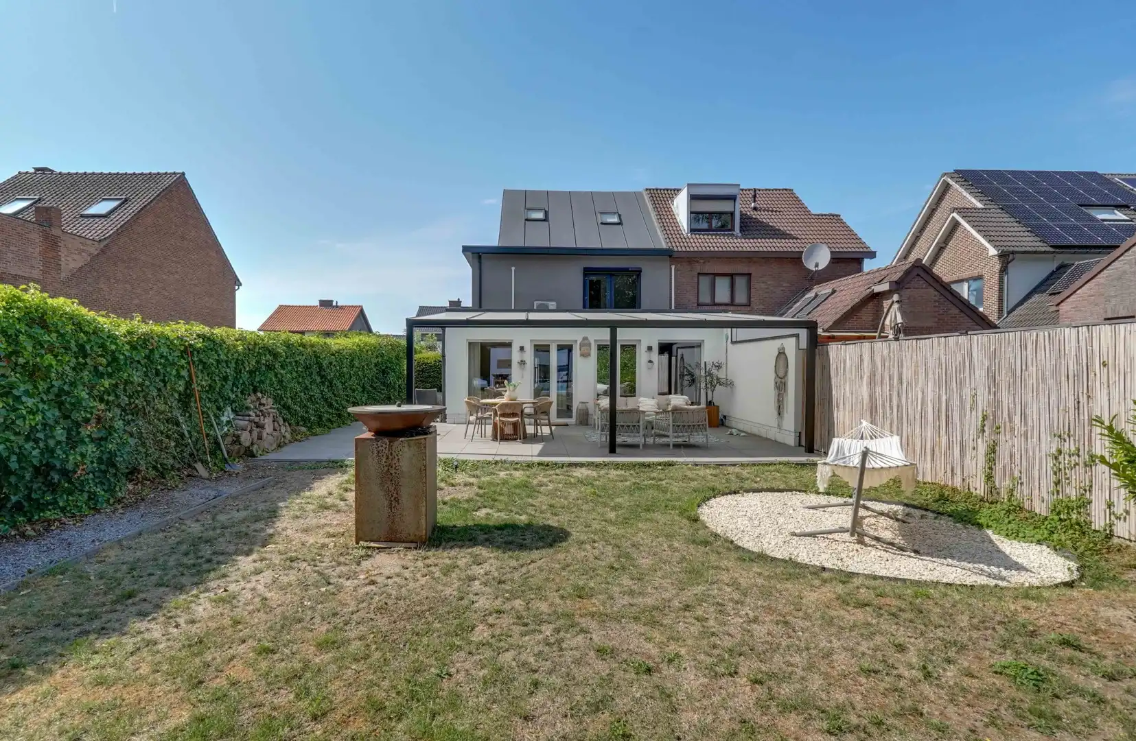 INSTAPKLARE GEZINSWONING MET ZWEMBAD, SAUNA EN RUIME TUIN OP TOPLOCATIE IN LANAKEN foto 23
