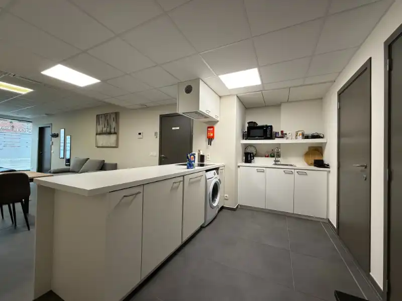 Smaakvol kantoor/praktijkruimte op commerciële ligging foto 4