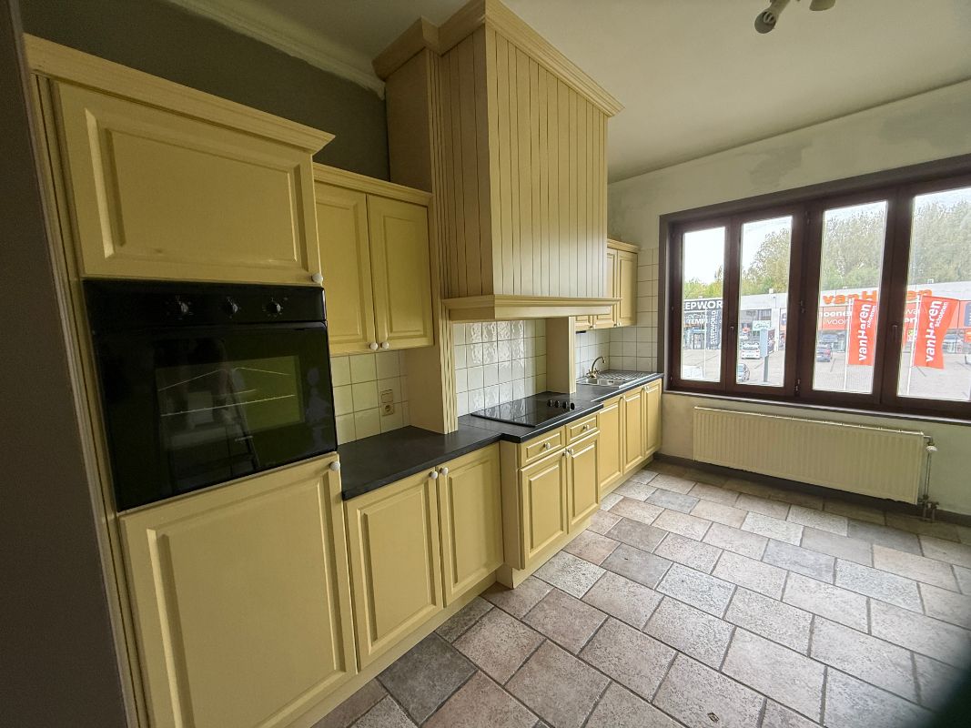 Gezellig appartement met commercieel gelijkvloers op toplocatie nabij centrum Dendermonde. foto 2
