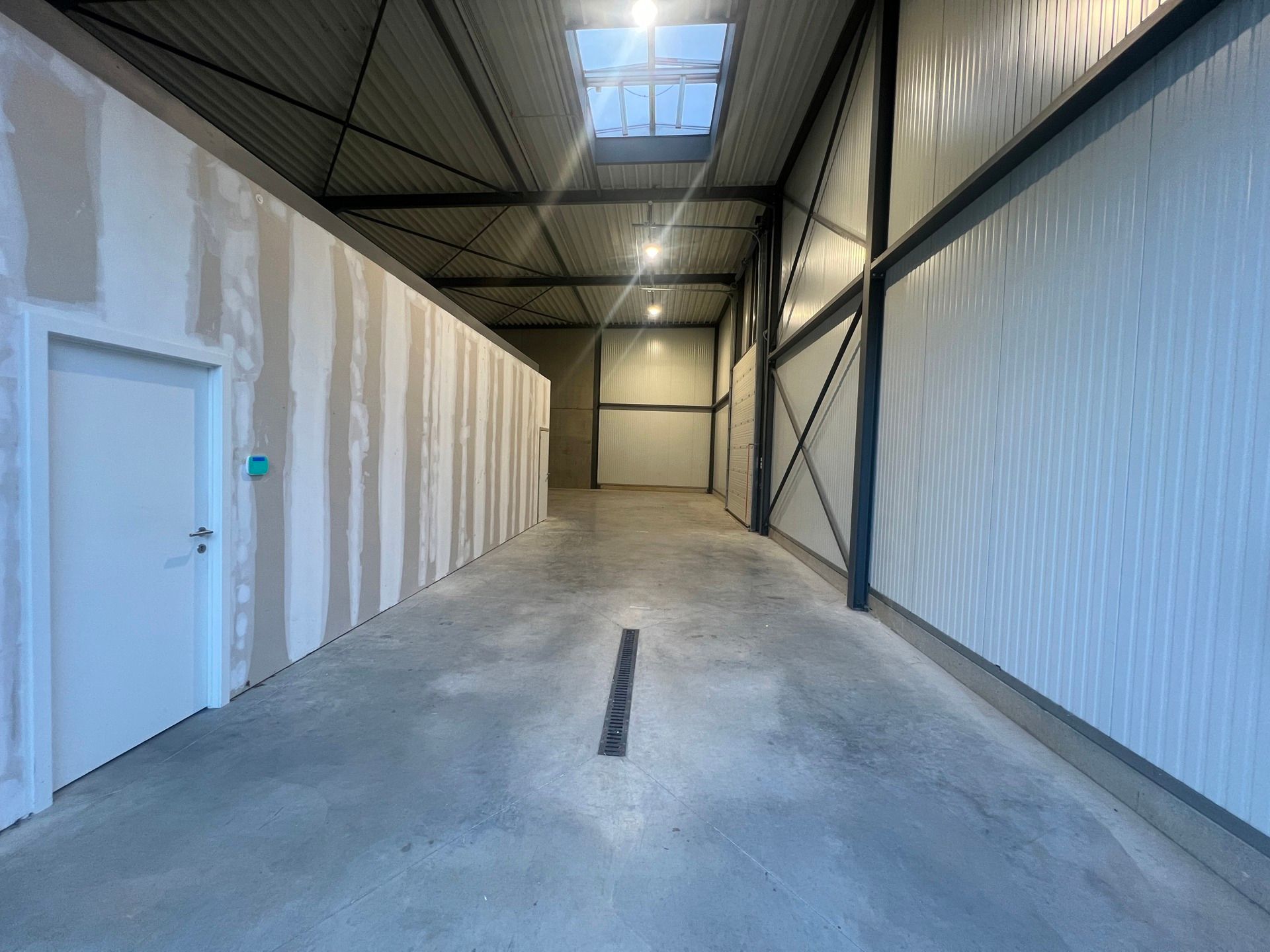 Recente kmo-unit (220m²) met buitenterrein foto 4