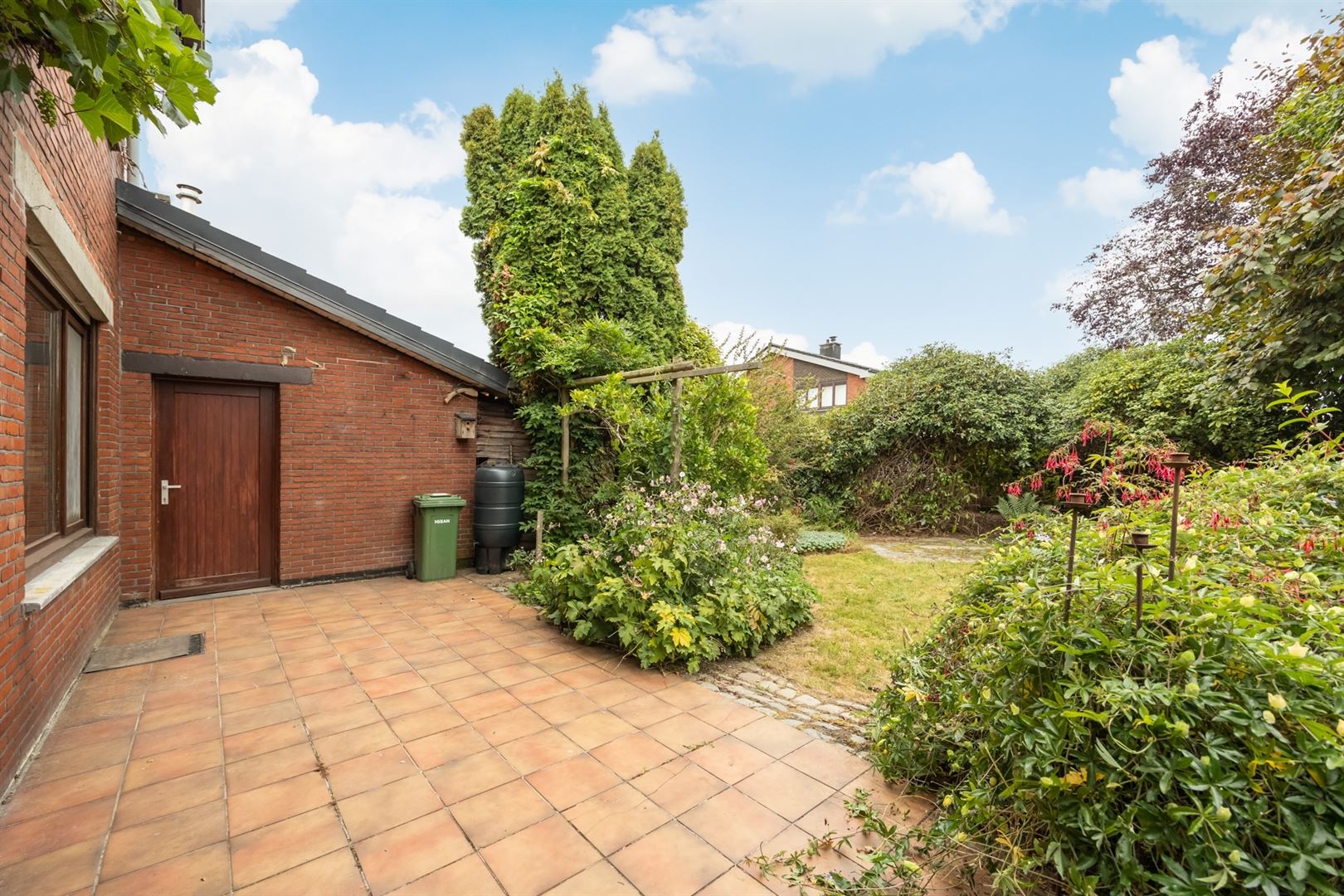 Halfopen woning met potentieel foto 3