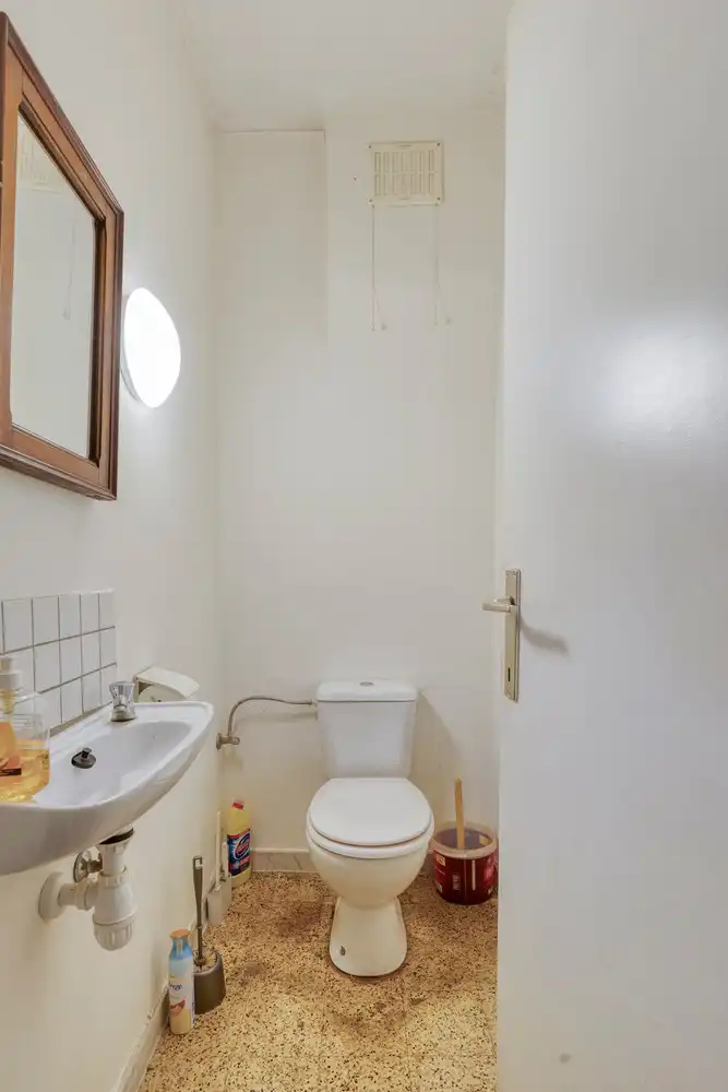 RUIME EN GERENOVEERDE WONING MET 4 SLAAPKAMERS EN WESTGERICHTE TUIN TE HALEN! foto 13