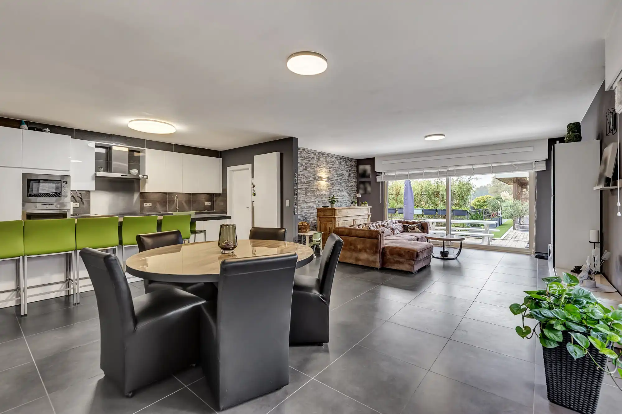 Instapklare, goed onderhouden woning op gunstige locatie foto 12