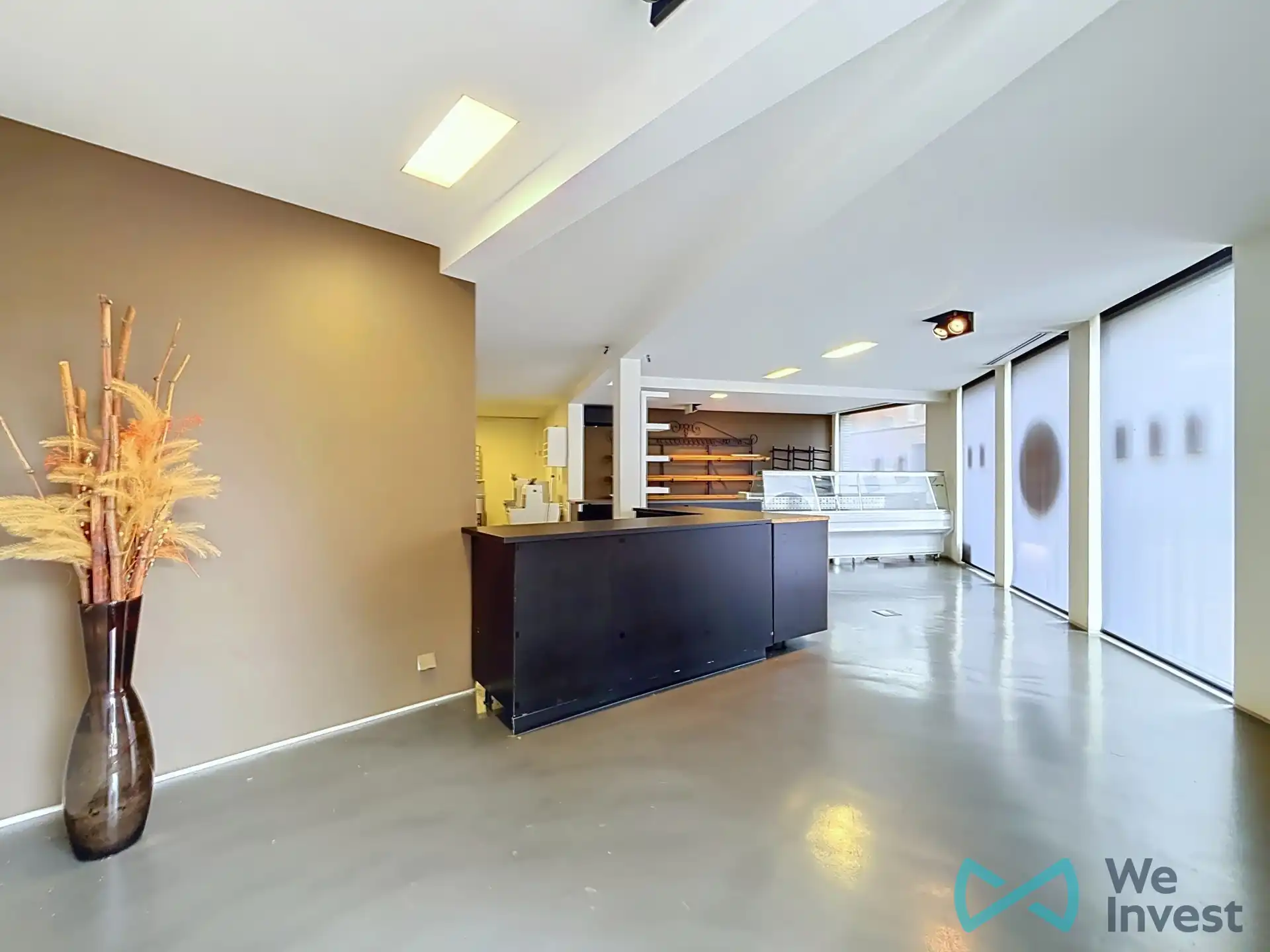 Handelspand van 95 m² op uitstekende commerciële ligging! foto {{pictureIndex}}