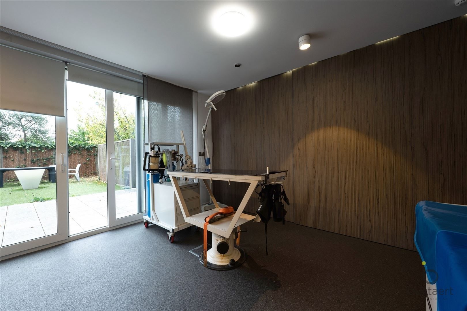 RUIME EN LICHTRIJKE PRAKTIJK IN GELIJKVLOERSAPPARTEMENT MET PRIVÉ-TUIN foto 25