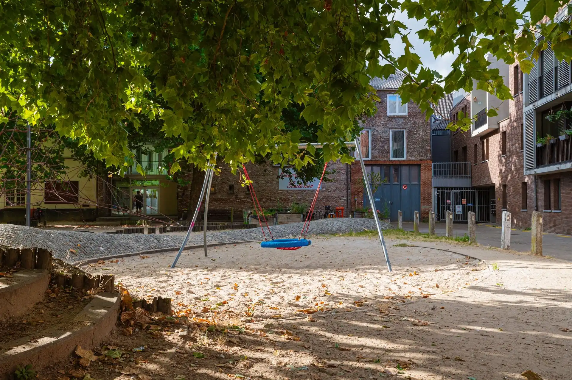 Renovatiepand met mogelijkheid tot 5 slpks op topligging! foto 2