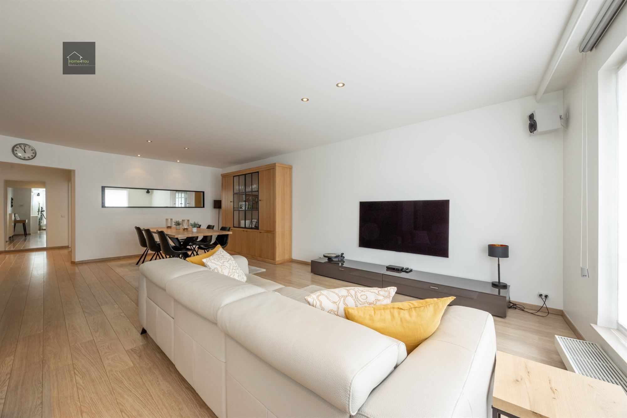 Ruim instapklaar appartement met garage en staanplaats foto 10
