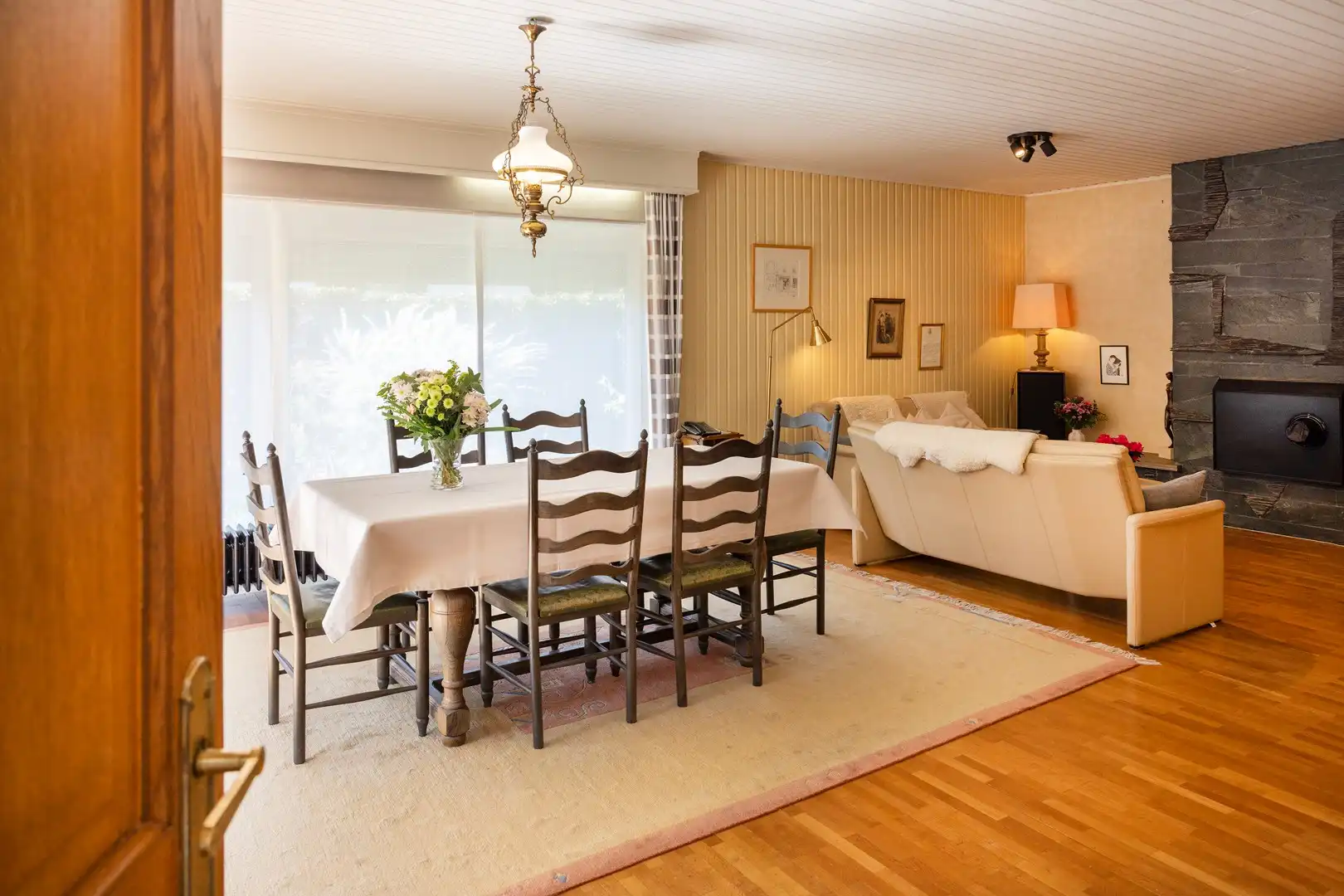 Residentieel gelegen gelijkvloerse alleenstaande woning. foto 4