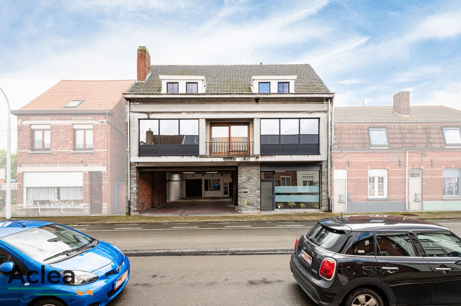 Prachtige duplex van 209m² met groot magazijn van 441m² én tuin foto {{pictureIndex}}
