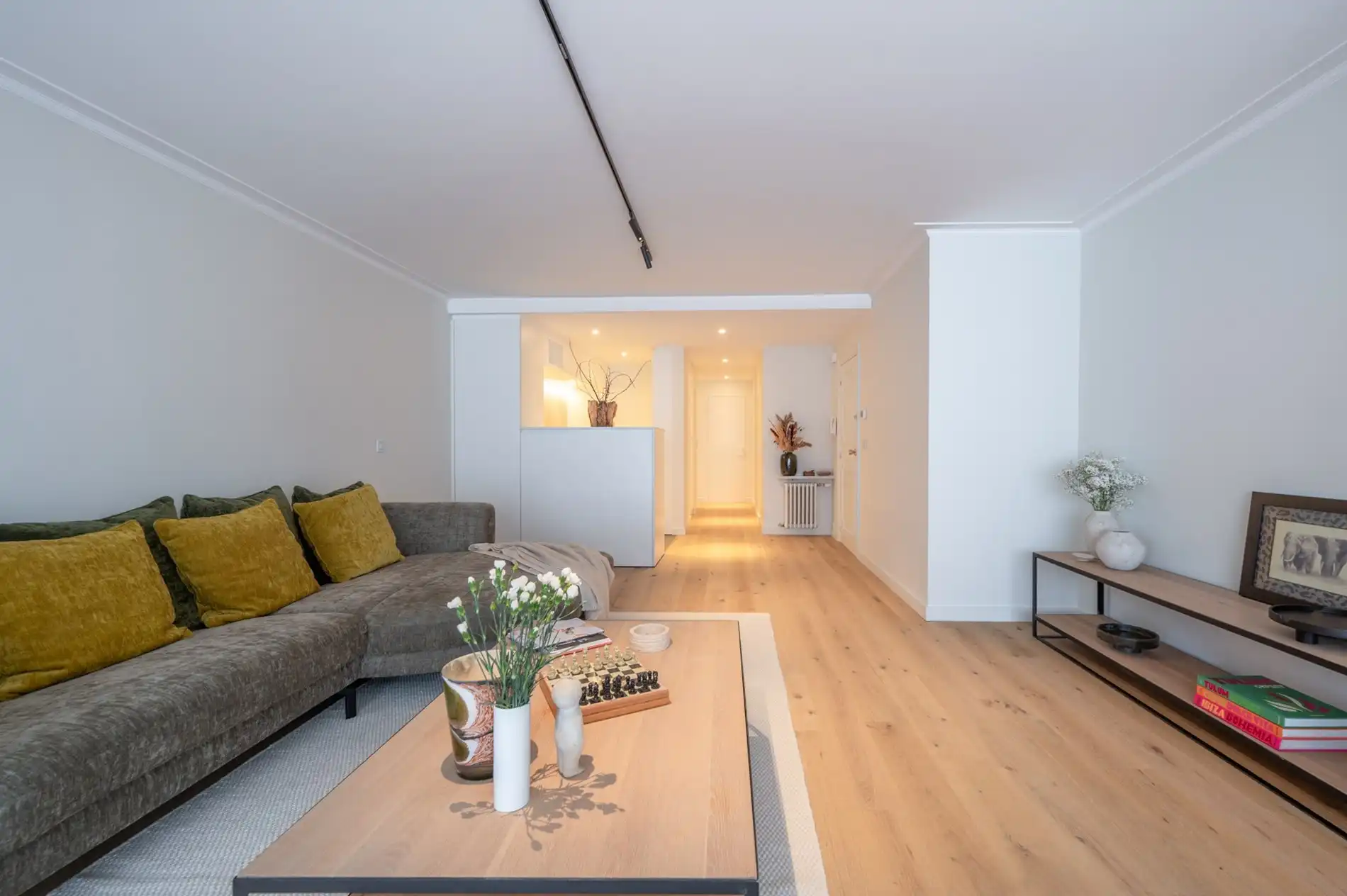 Stijlvol en volledig gerenoveerd appartement op wandelafstand van zee en het commerciële centrum. foto 8