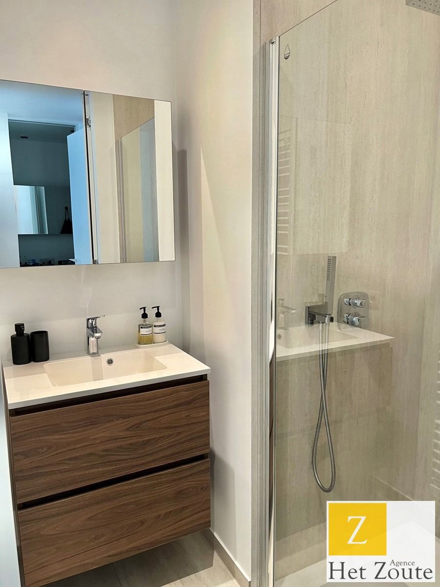 Hoogwaardig afgewerkt app op toplactie met aangenaam terras foto 17