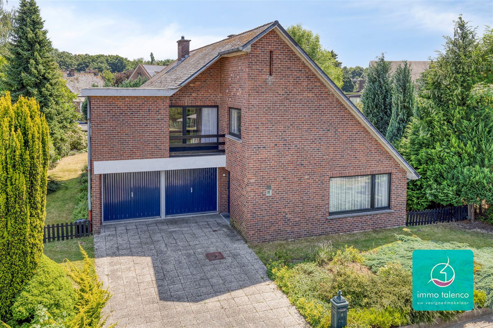 Hoofdfoto van de publicatie: Alleenstaande villa - 7 are 98 ca - 3 slpks - zuidooost gerichte ruin - garge 2 w - 225 m² bew.opp.