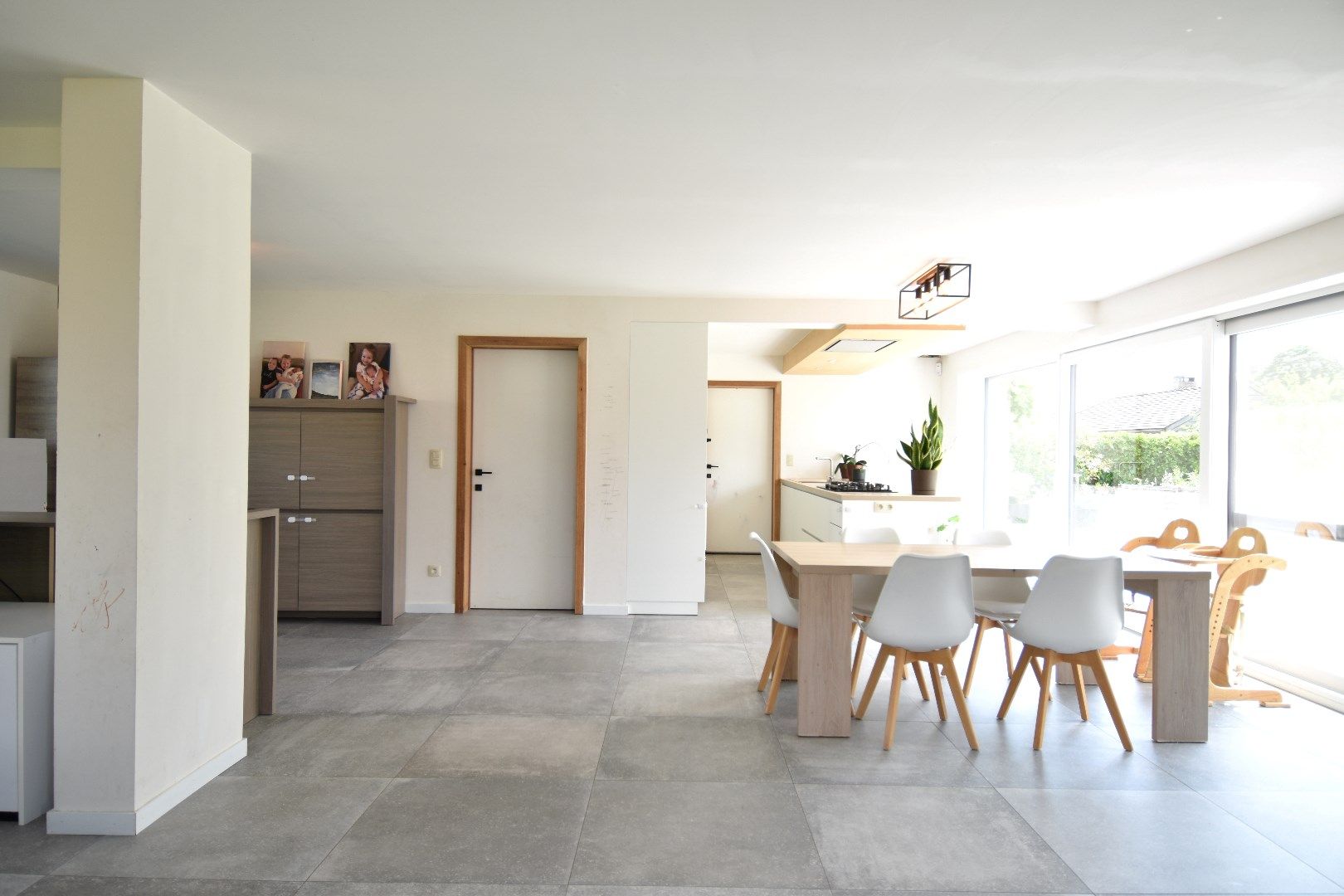 Alleenstaande woning met 4 slaapkamers, dubbele garage & Zuidgerichte tuin te koop in Ledegem foto 4