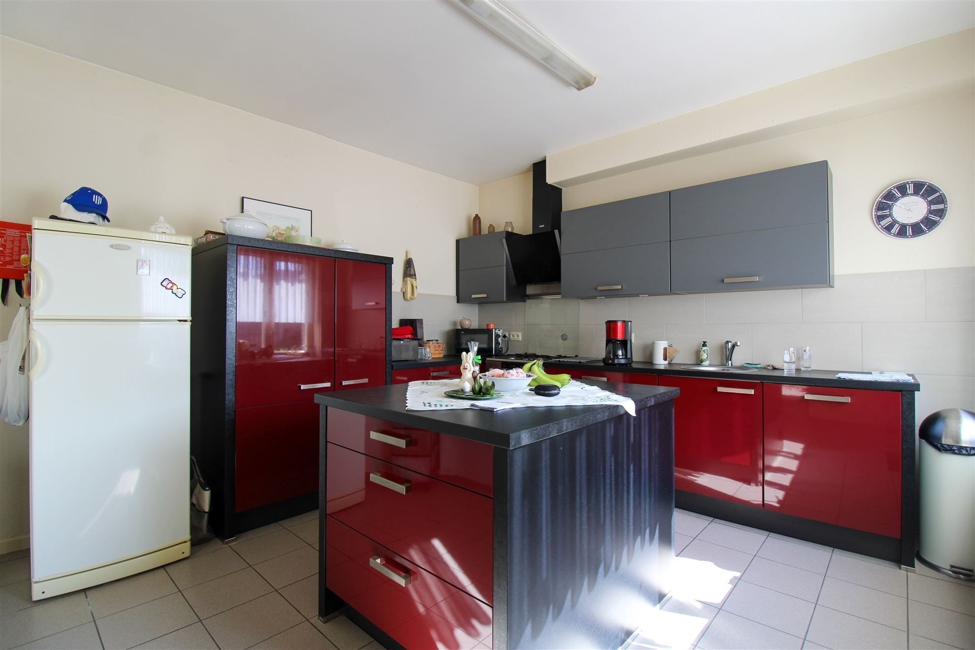 Uniek pand bestaande uit hoofdwoning en volwaardige bijbouw (momenteel verhuurd), elk met eigen busnummer, gelegen langs de Joseph Smeetslaan in Maasmechelen! foto 3