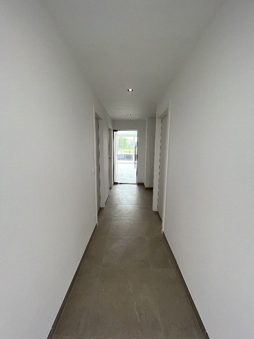 NIEUWBOUW APPARTEMENT MET 2 SLAAPKAMERS, TERRAS EN CARPORT IN IEPER foto 6