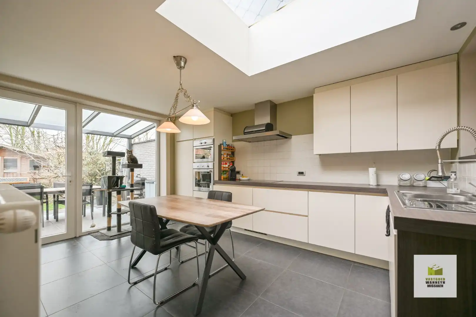 Instapklare energiezuinige woning op centrale ligging te Knesselare  foto 5