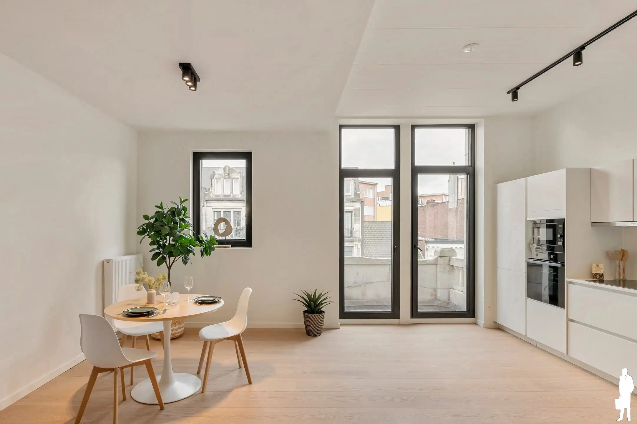 Gerenoveerd dakappartement met twee slaapkamers foto 6