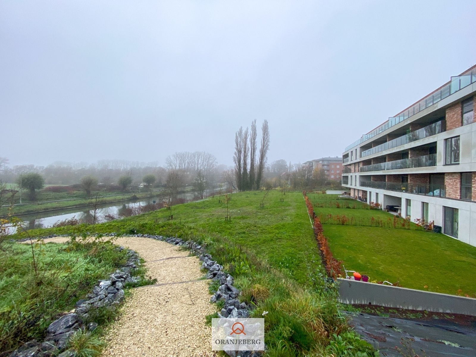Luxe 2 slaapkamerappartement met 2 terrassen en privatieve tuin foto 41