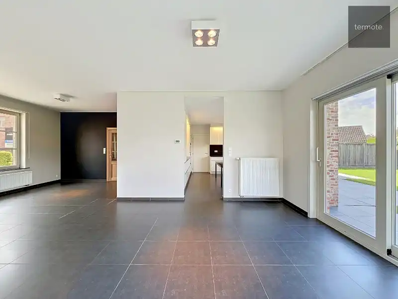 Ruime halfopen woning foto 15