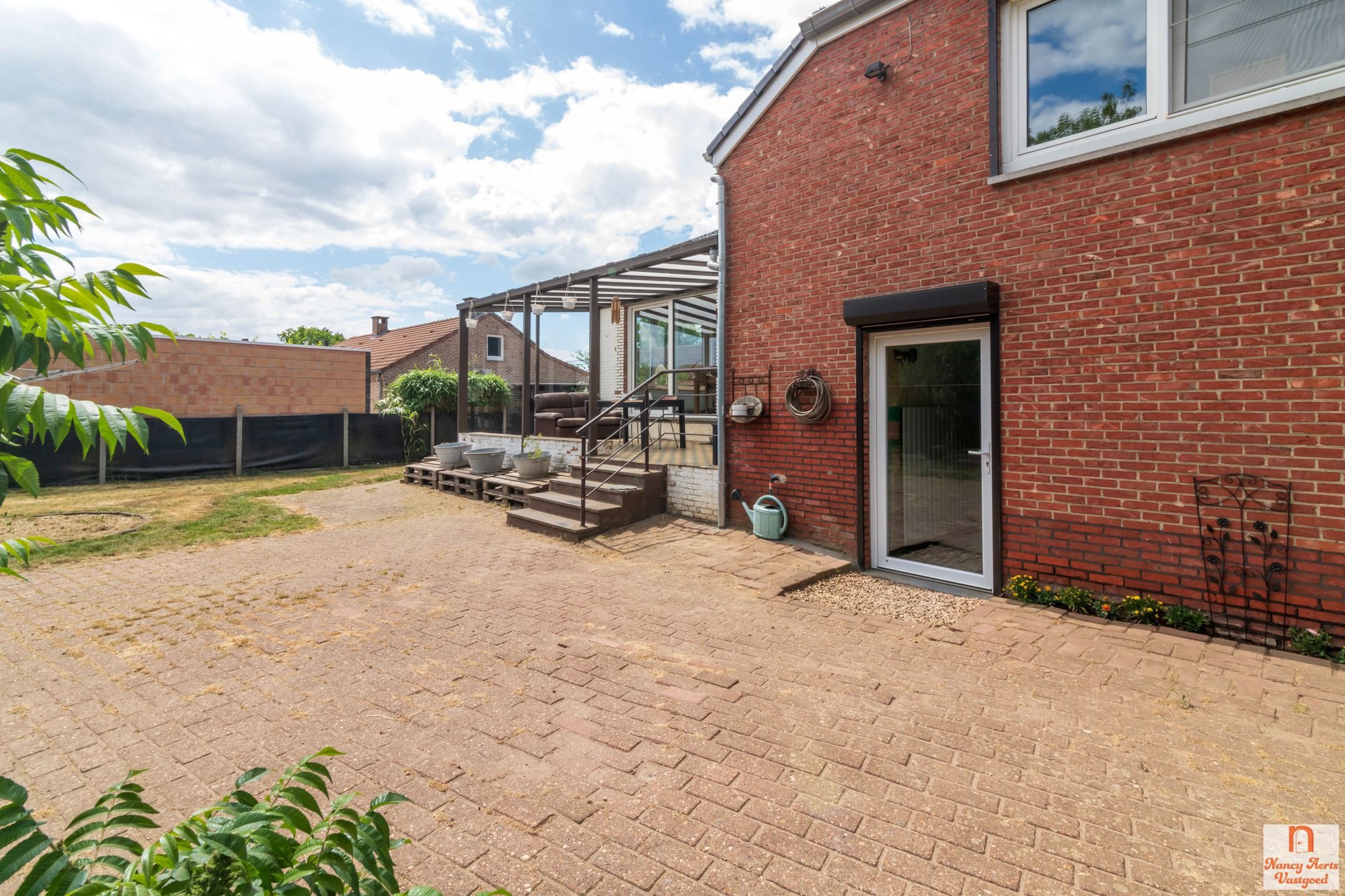 Split-level woning met veel ruimte en potentieel foto 5