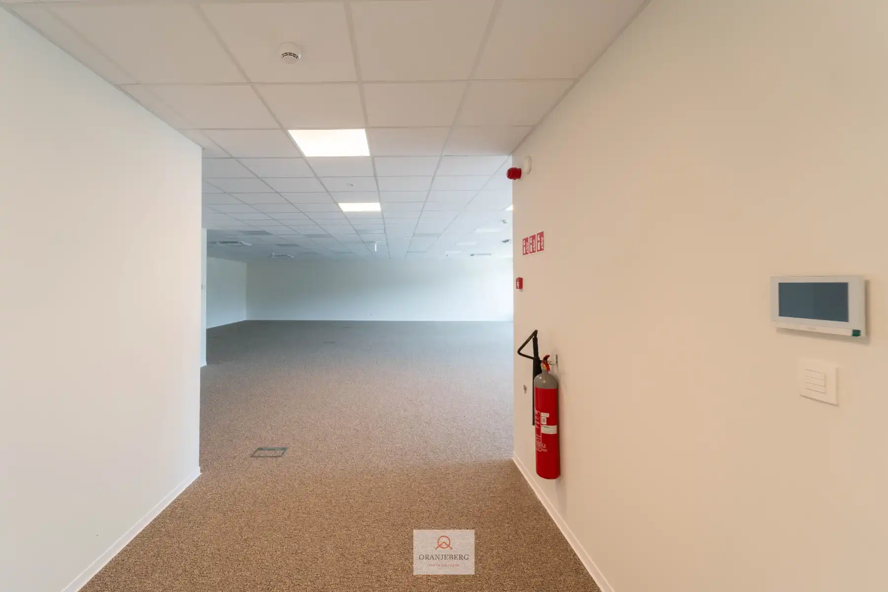Polyvalente kantoorruimte of praktijkruimte van 193 m² + parkeerplaatsen foto 10