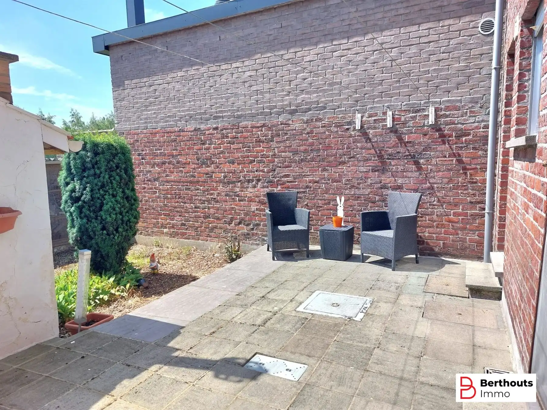 SUPER GELEGEN RIJWONING MET GARAGE  foto 17