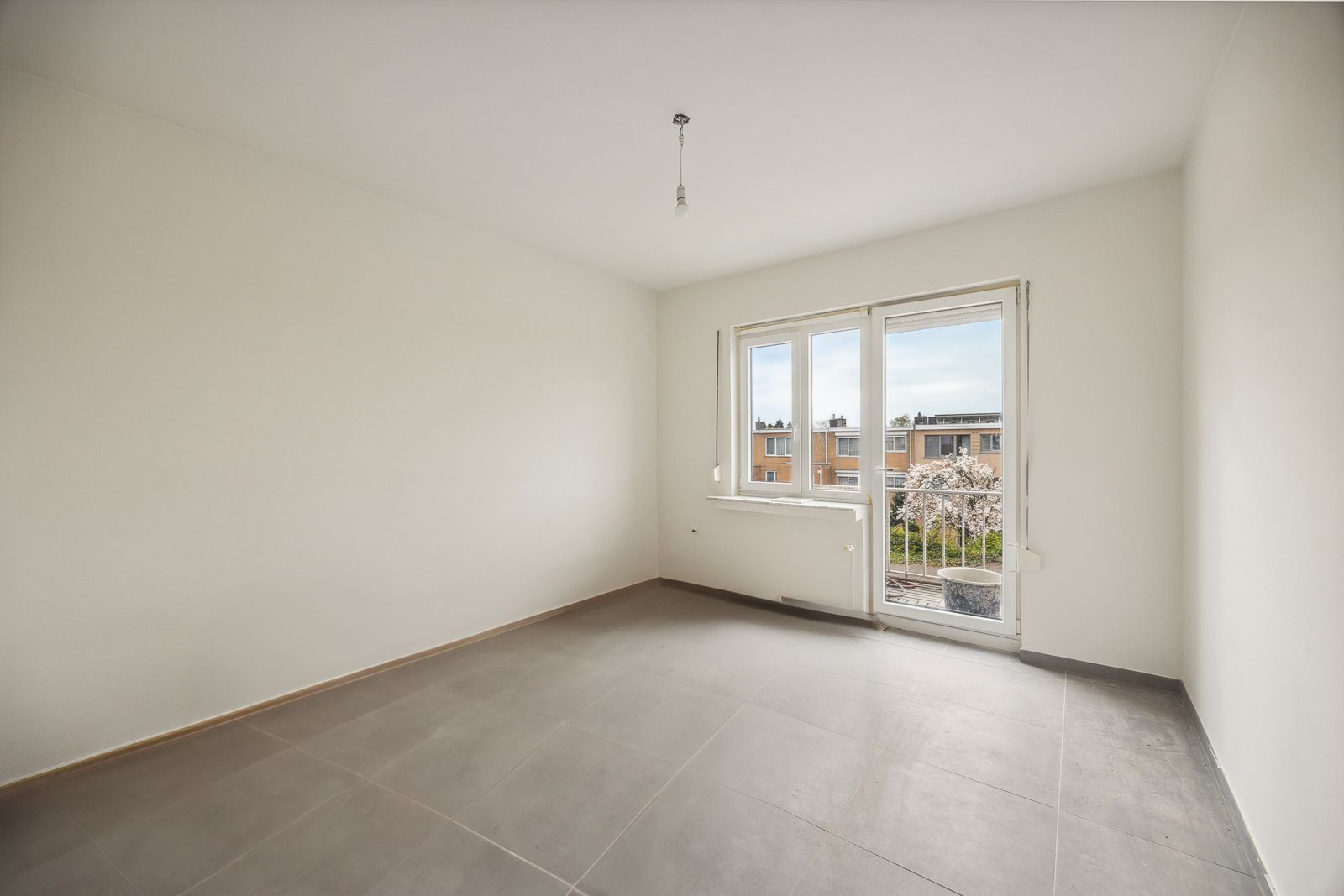 Totaal gerenoveerd appartement met 2 slaapkamers én garagebox met zicht op het groen! foto 7