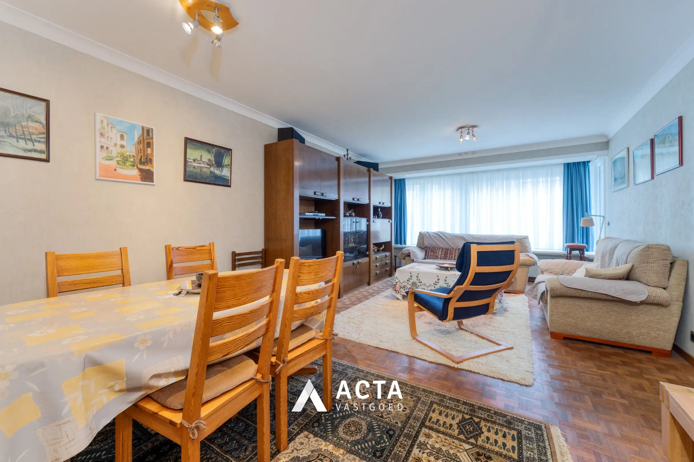 Centraal gelegen appartement met twee slaapkamers nabij zeedijk foto {{pictureIndex}}