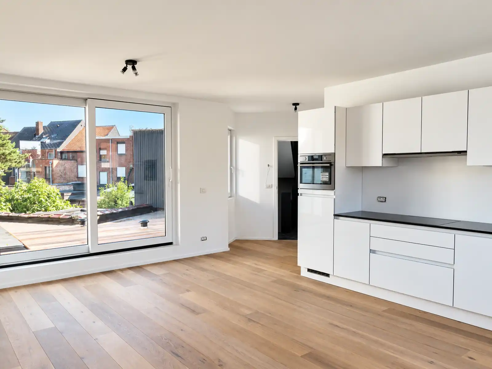 Ruim appartement met 2 slaapkamers en terras in Mechelen foto {{pictureIndex}}