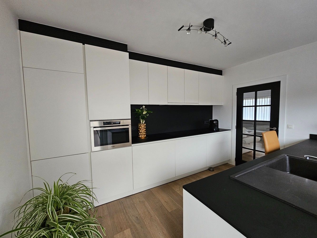 Gerenoveerd appartement met 3 slaapkamers, 2 terrassen en garage in Uikhoven aan de Maas! foto 8