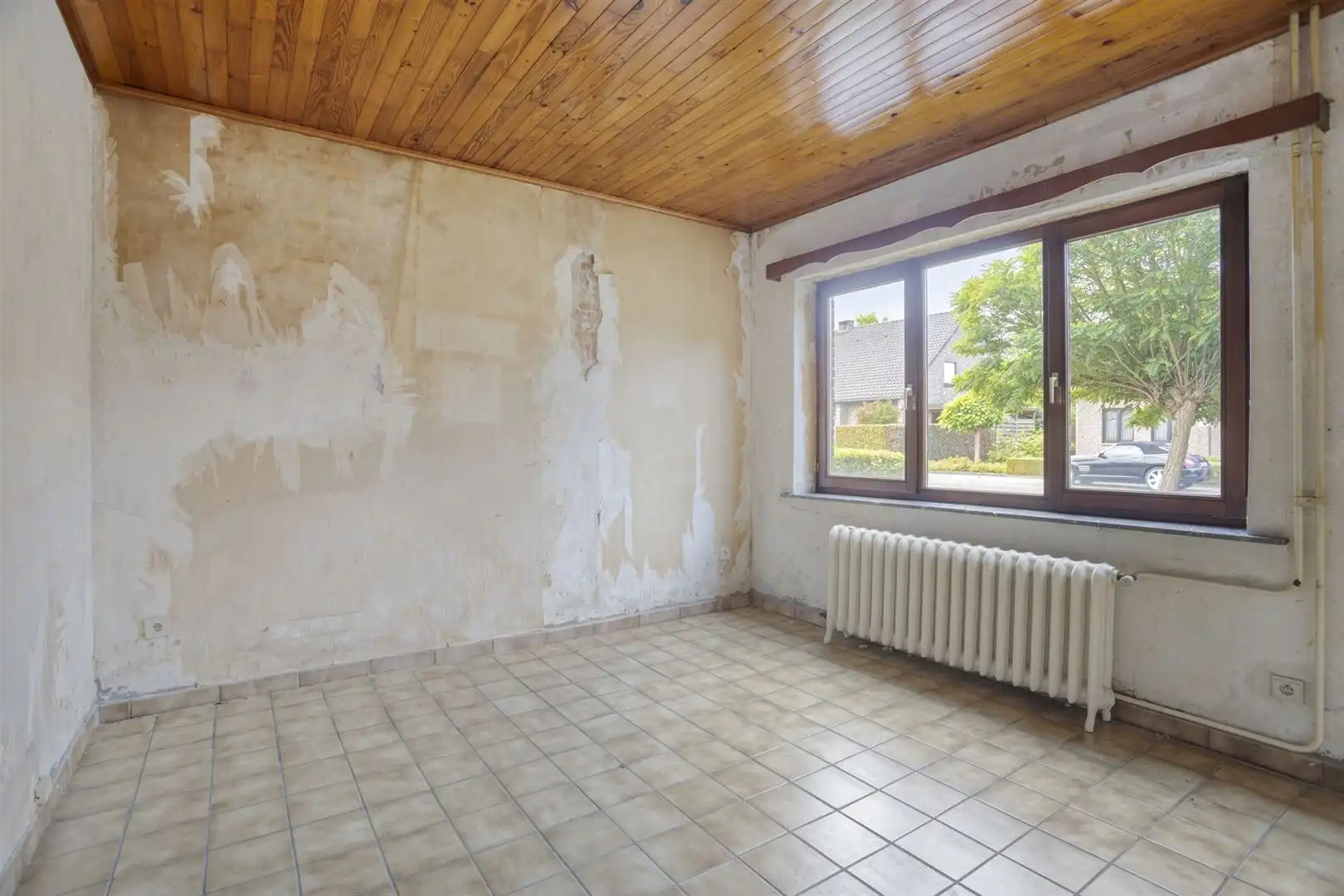 TE KOOP: Te renoveren woning op een perceel van 11a33ca! foto 4