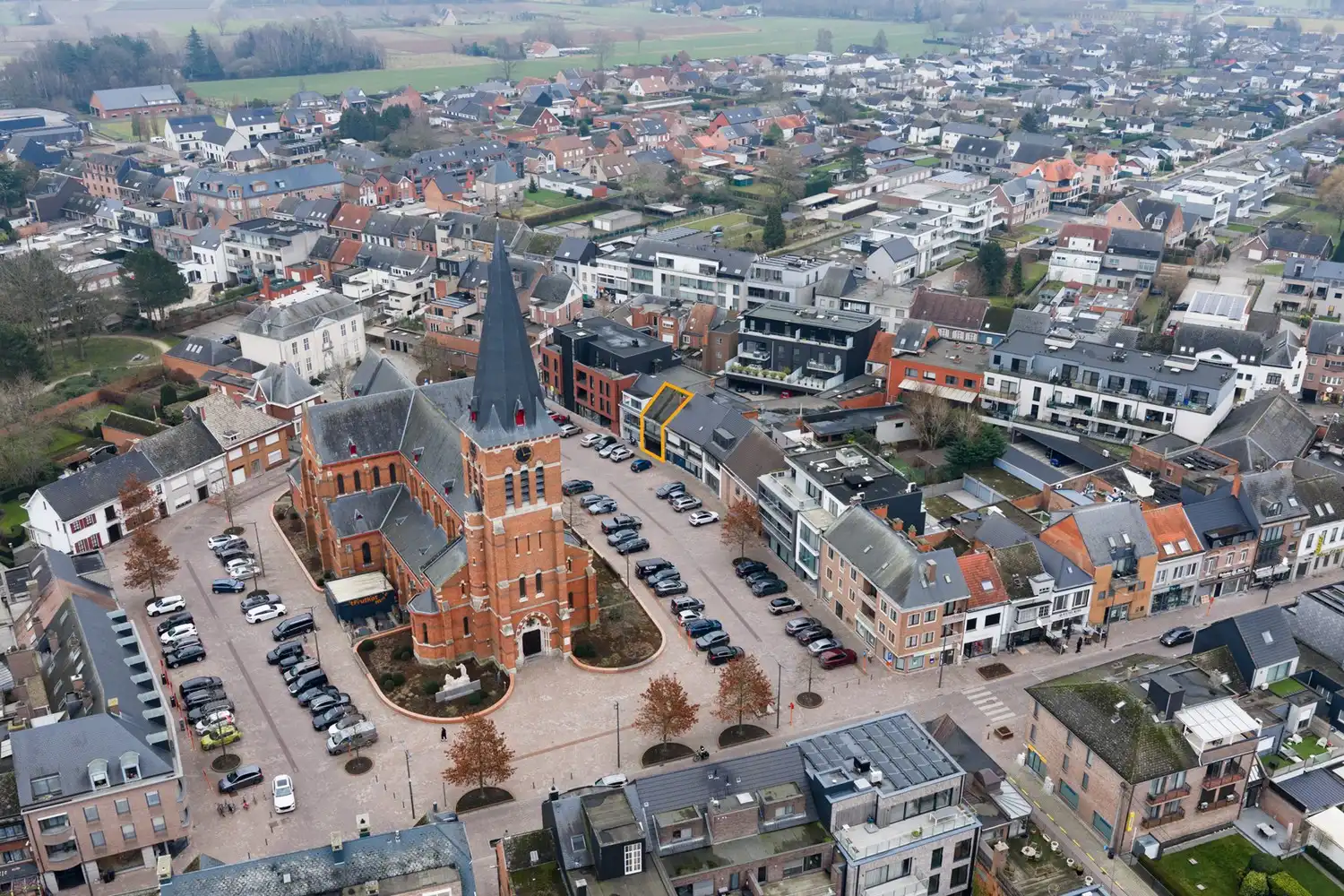 Handelspand met bovengelegen woonst pal in het centrum van Putte! foto 3