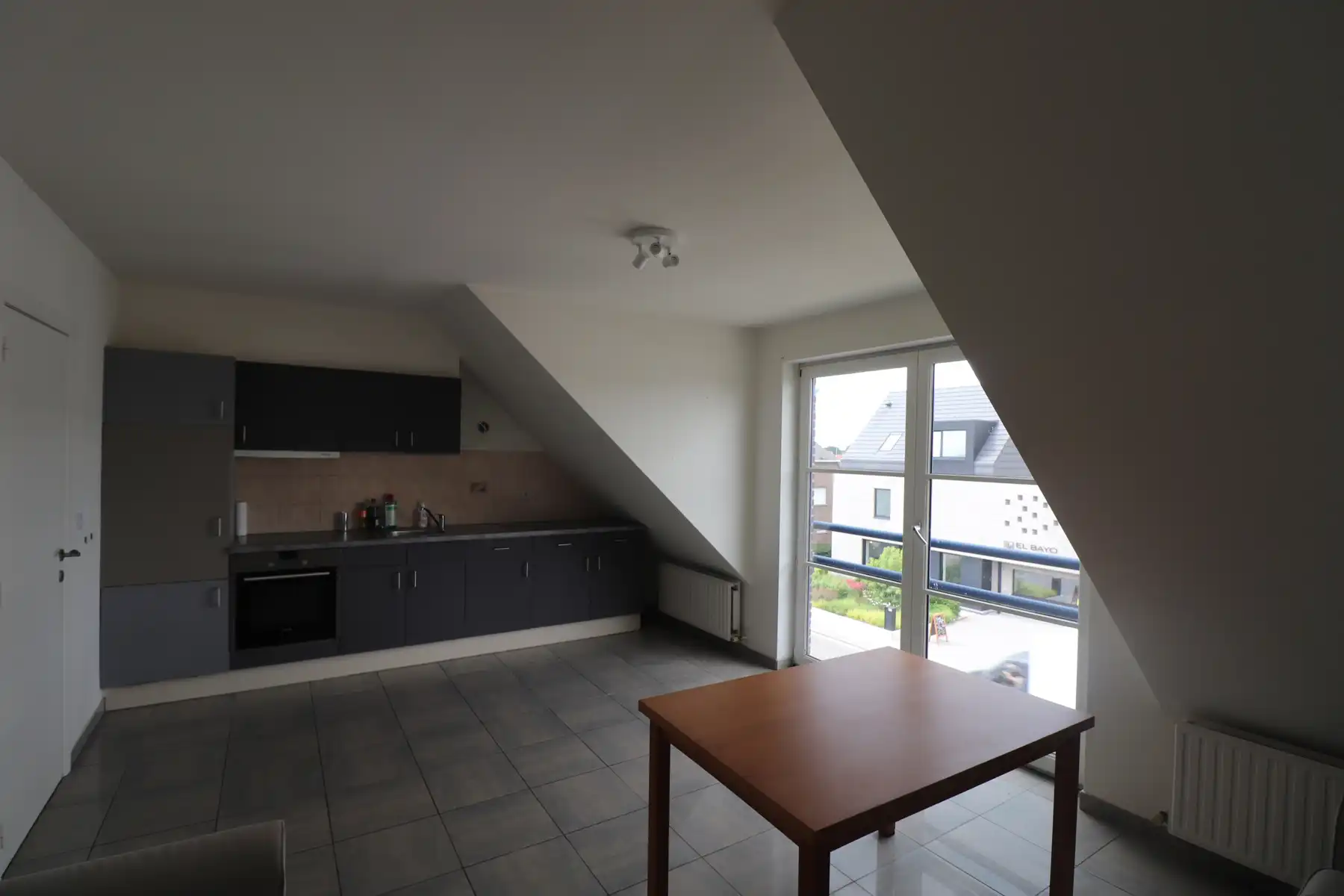 Appartement op de 2de verdieping links met terras en garage. foto 5