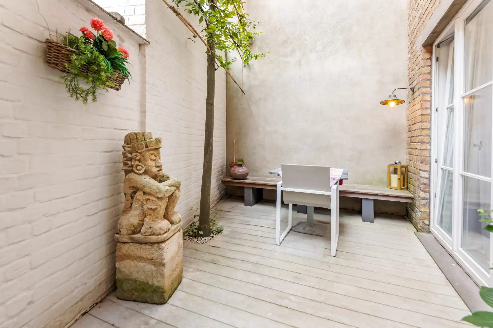 Totaal vernieuwd app. met ruim terras, zeer rustig gelegen vlakbij de Zoutelaan. foto 8