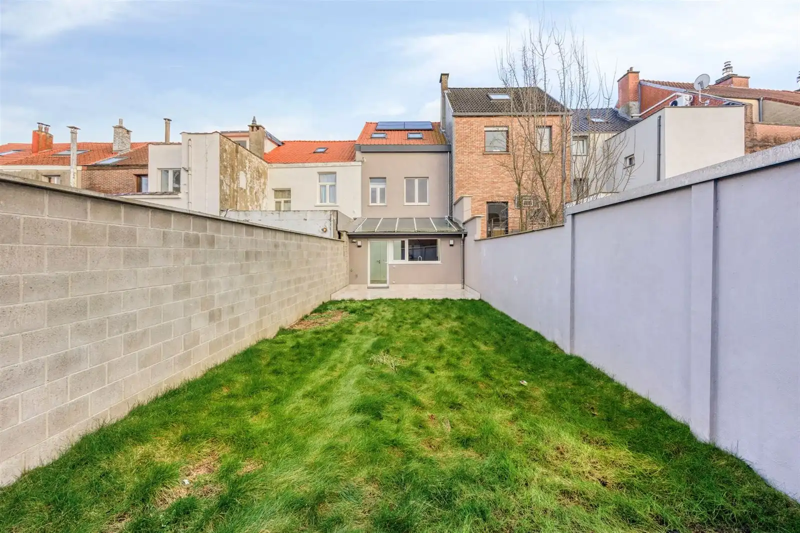 Gerenoveerde woning met 4 slaapkamers en tuin foto 2