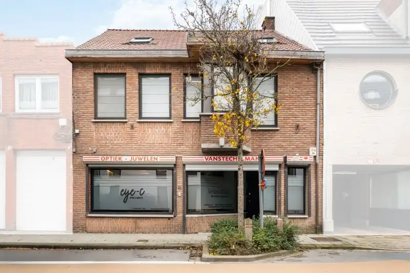 Hoofdfoto van de publicatie: Veelzijdige woning met tuin en uitweg in Eernegem